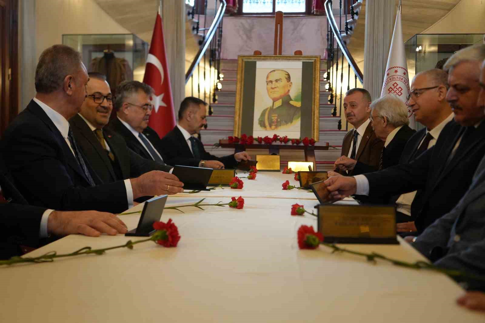 İsrail’in saldırısında bacağını kaybeden Gazzeli gazeteci meslektaşlarına seslendi 5 israilin saldirisinda bacagini kaybeden gazzeli gazeteci meslektaslarina seslendi 1 c6gkM27v