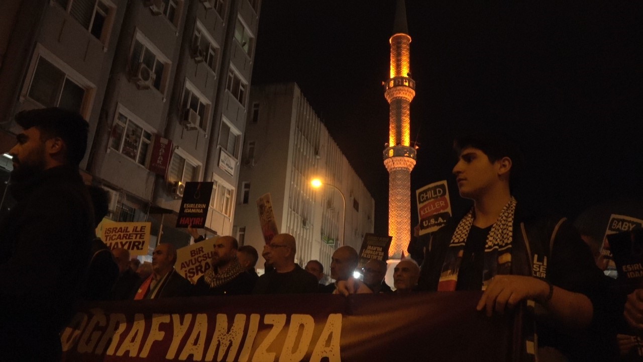 israilin zulmunu protesto etmek icin netanyahuyu idam ettiler 5 ZZEcWqP7