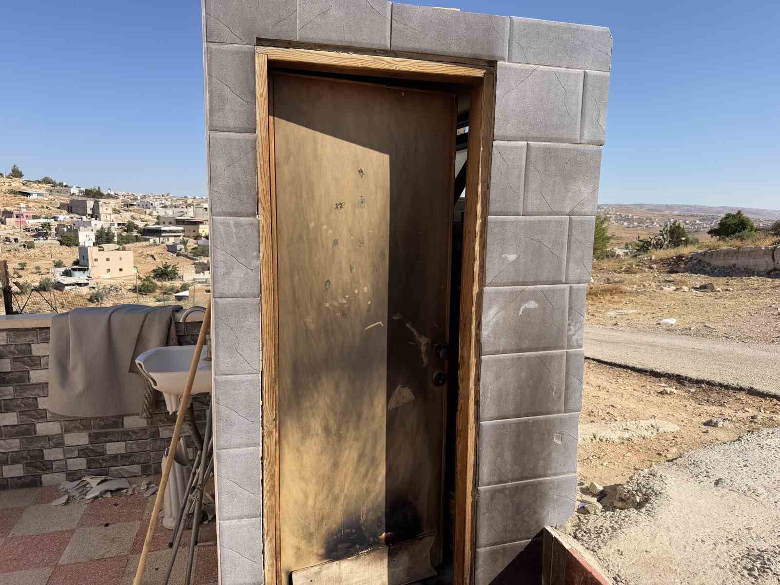 İsrailli yerleşimciler Batı Şeria’da camiyi ateşe verdi 5 israilli yerlesimciler bati seriada camiyi atese verdi 1 FAmNGDQN