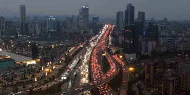 istanbul-anadolu-yakasinda-olusan-trafik-yogunlugu-havadan-goruntulendi-9Brzl1AY.jpg