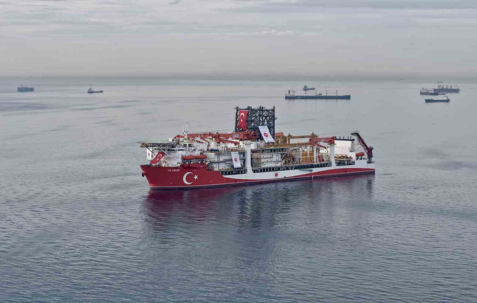 istanbul bogazina yaklasan turk sondaj gemisi havadan goruntulendi 0 pCdJmdqX
