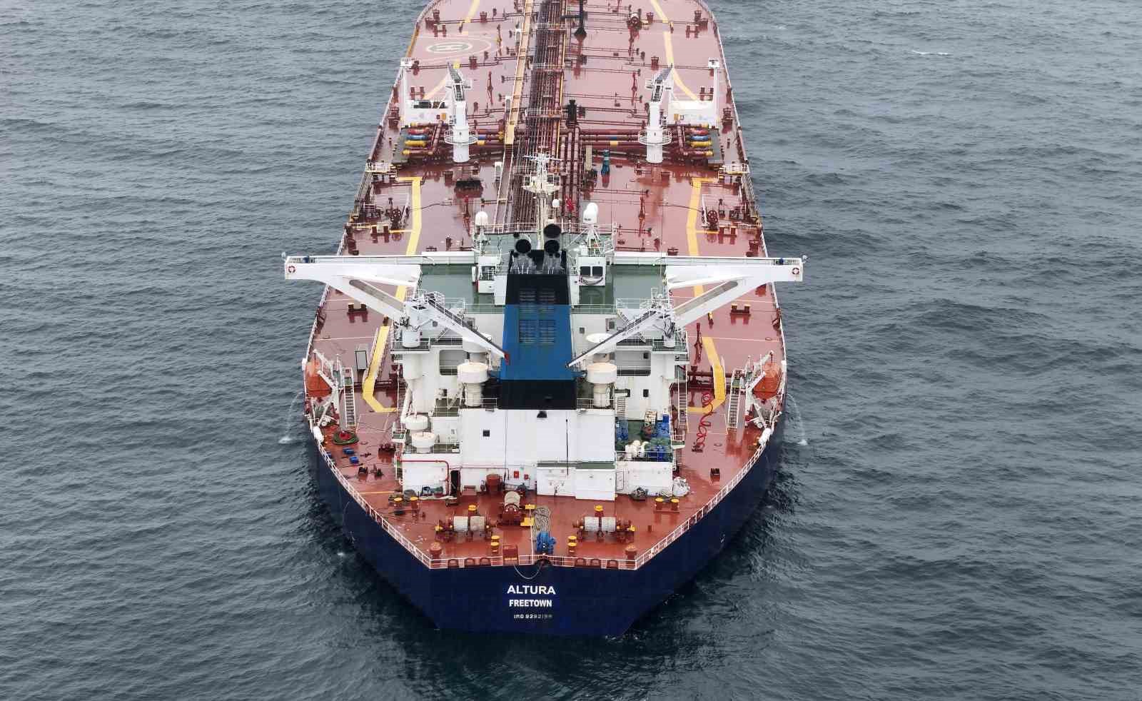 istanbul bogazina yaklasirken vurulan tanker havadan goruntulendi 1