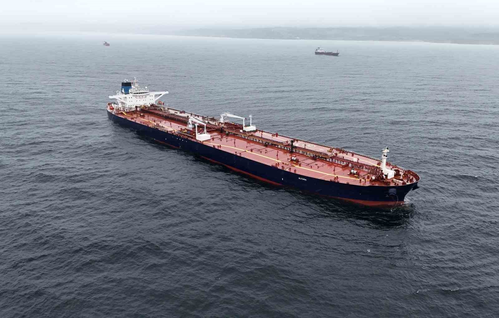 istanbul bogazina yaklasirken vurulan tanker havadan goruntulendi 2 uWH4NFS9