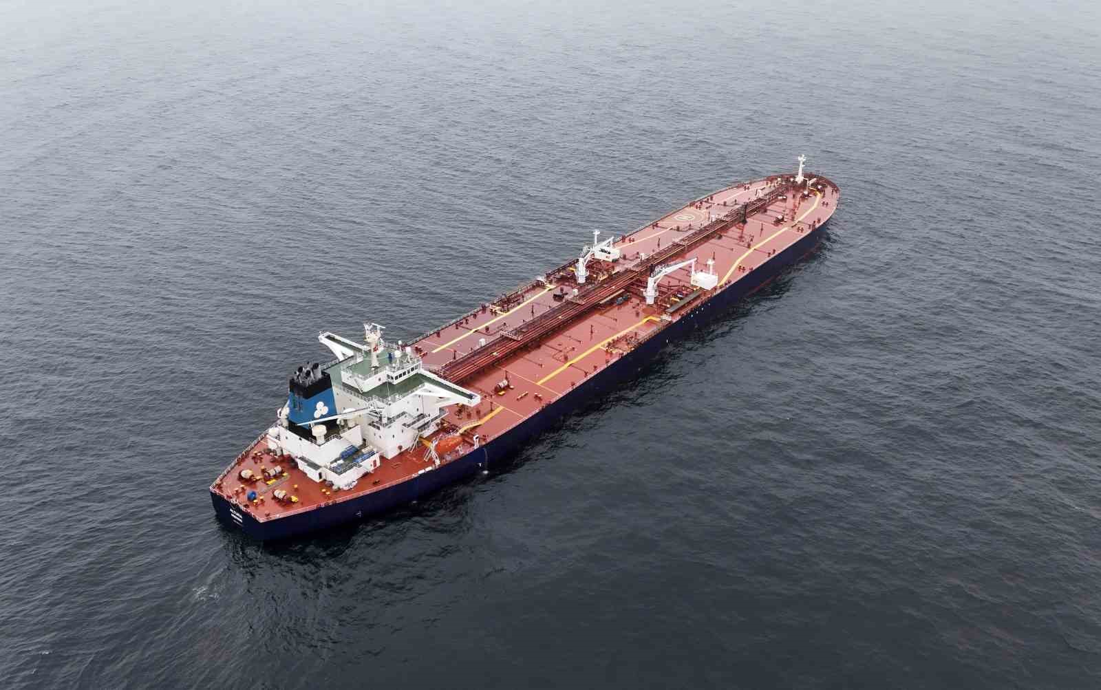 istanbul bogazina yaklasirken vurulan tanker havadan goruntulendi 3 egtJ2pPW