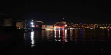 istanbul-bogazinda-gemi-yaliya-metreler-kala-karaya-oturdu-gecisler-gecici-olarak-durduruldu-rAT1mp9z.jpg