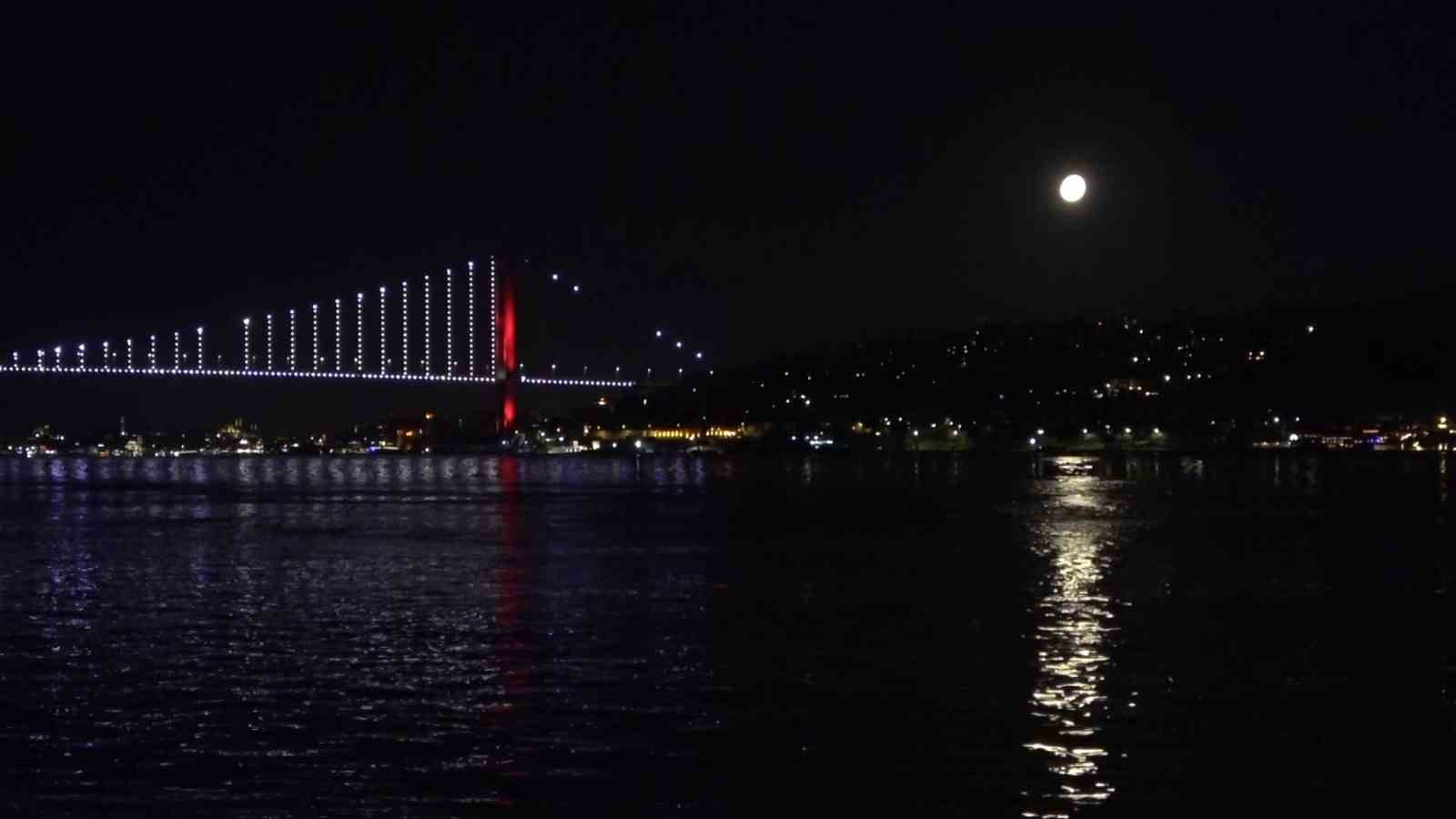 İstanbul Boğazı’nda yakamoz manzarası 7 istanbul bogazinda yakamoz manzarasi 3 Ezs4Cc5g