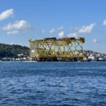 istanbul-bogazindan-350-metrelik-sondaj-platform-iskelesi-gecis-yapiyor-6HBgMdIz.jpg