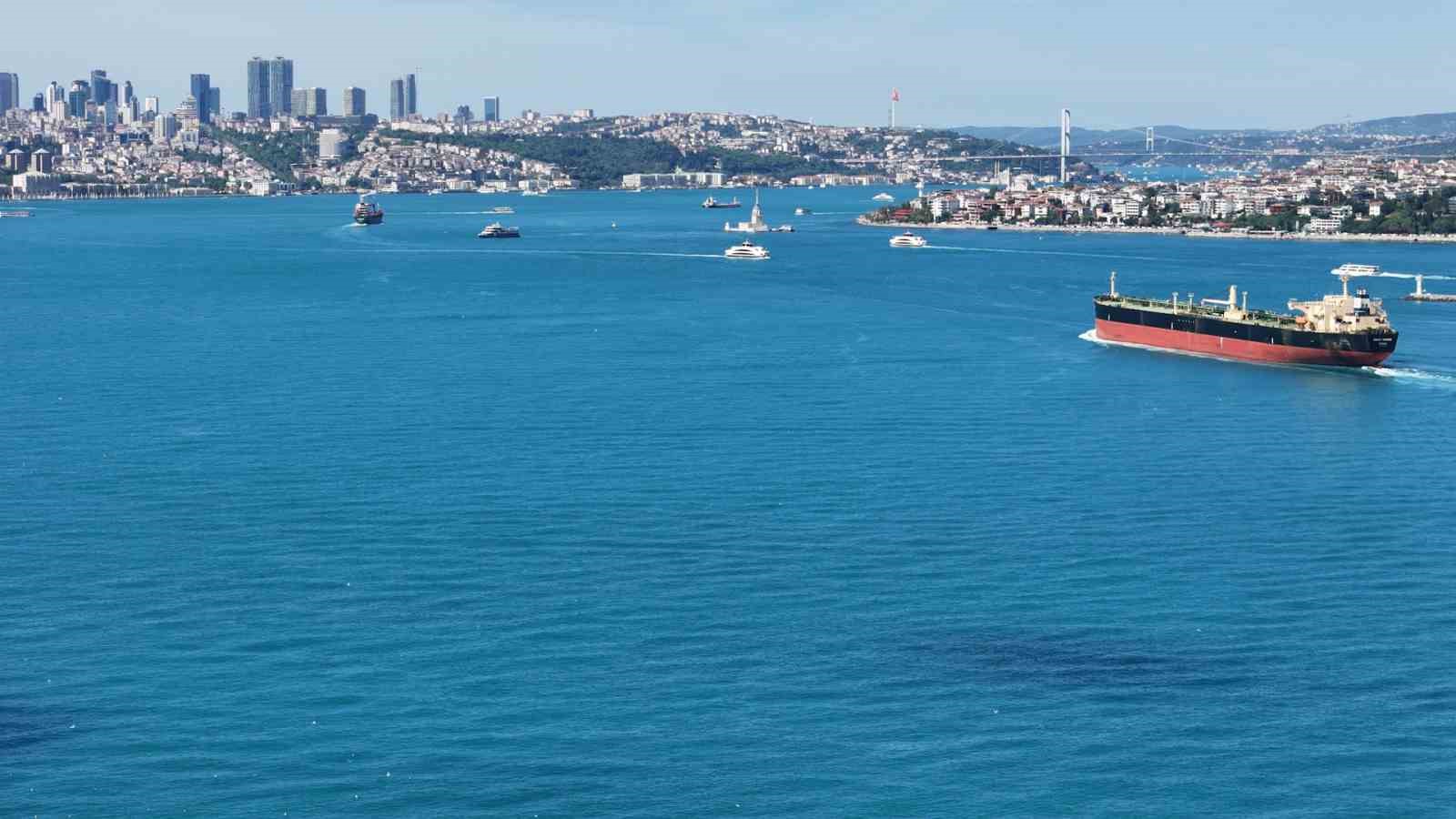 istanbul bogazindan yunus surusuyle kurban bayrami manzarasi 2 F1qm4fsZ