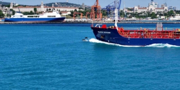 istanbul-bogazindan-yunus-surusuyle-kurban-bayrami-manzarasi-tZ6dbrub.jpg