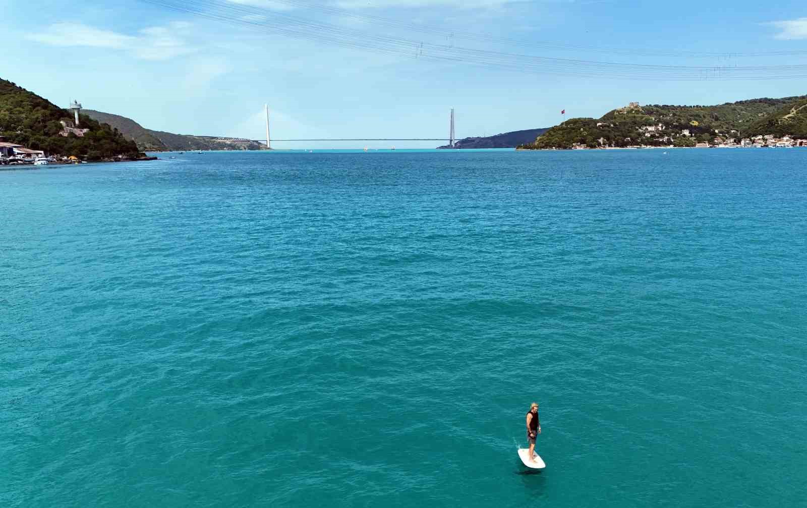 istanbul bogazinin turkuaz sularinda elektrikli sorf 1 aty7eAby