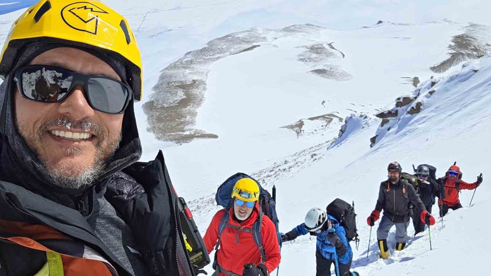 istanbul doga sporlari kulubunden suphan dagina kis tirmanisi 0 pQ7XYbZb
