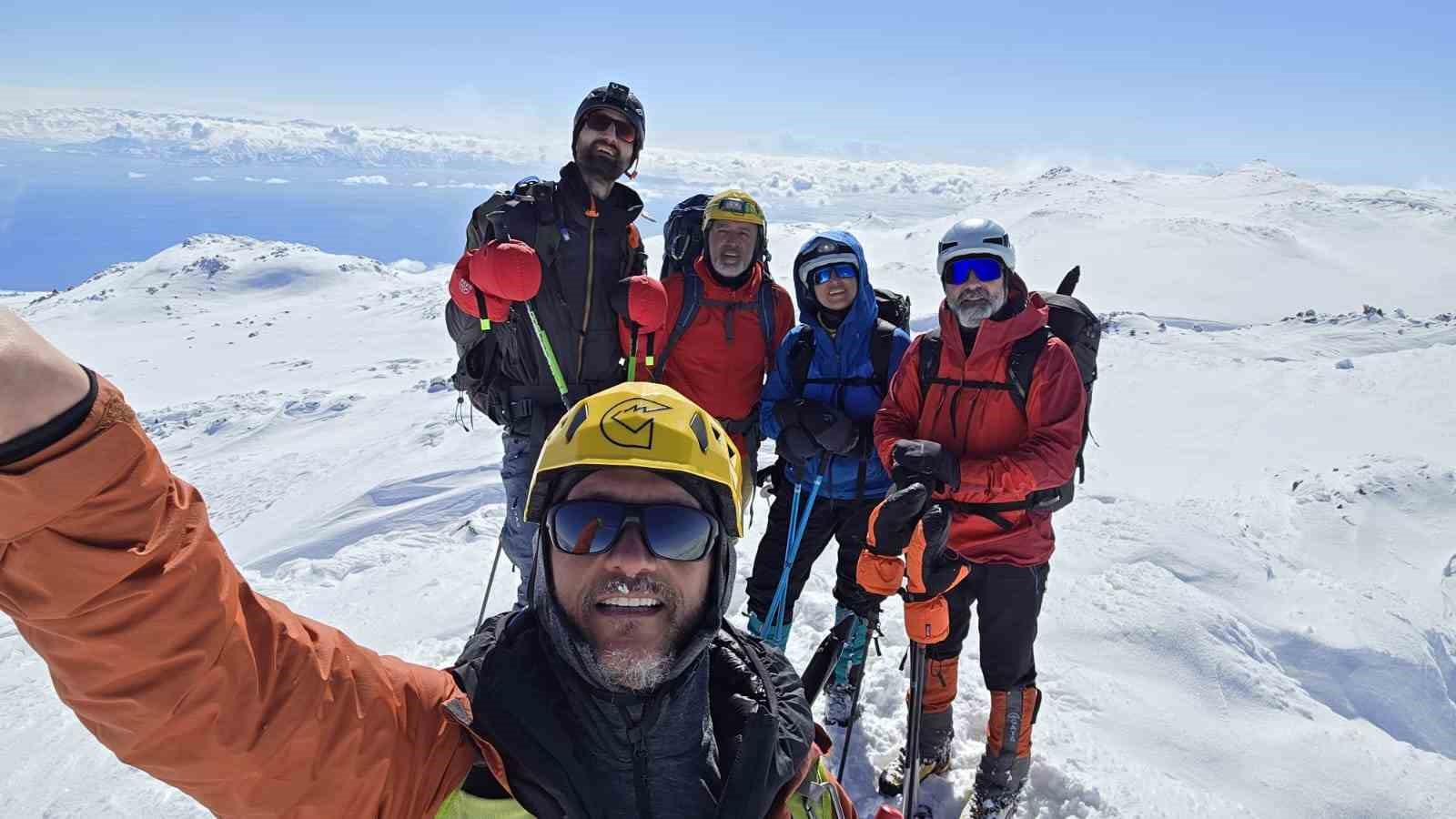 istanbul doga sporlari kulubunden suphan dagina kis tirmanisi 1