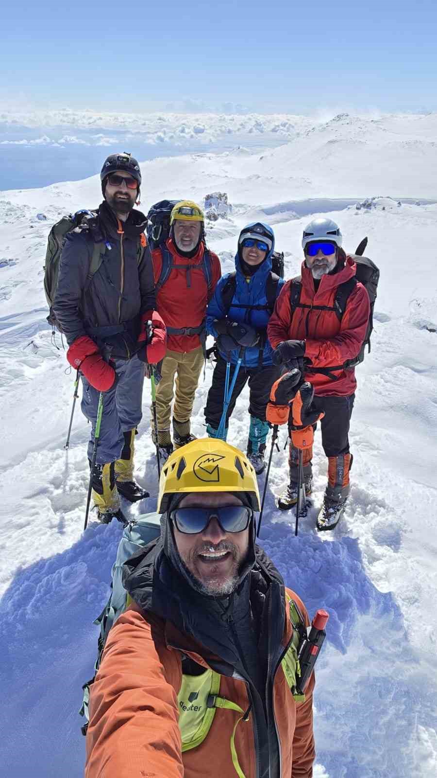istanbul doga sporlari kulubunden suphan dagina kis tirmanisi 3 jmp71zHy