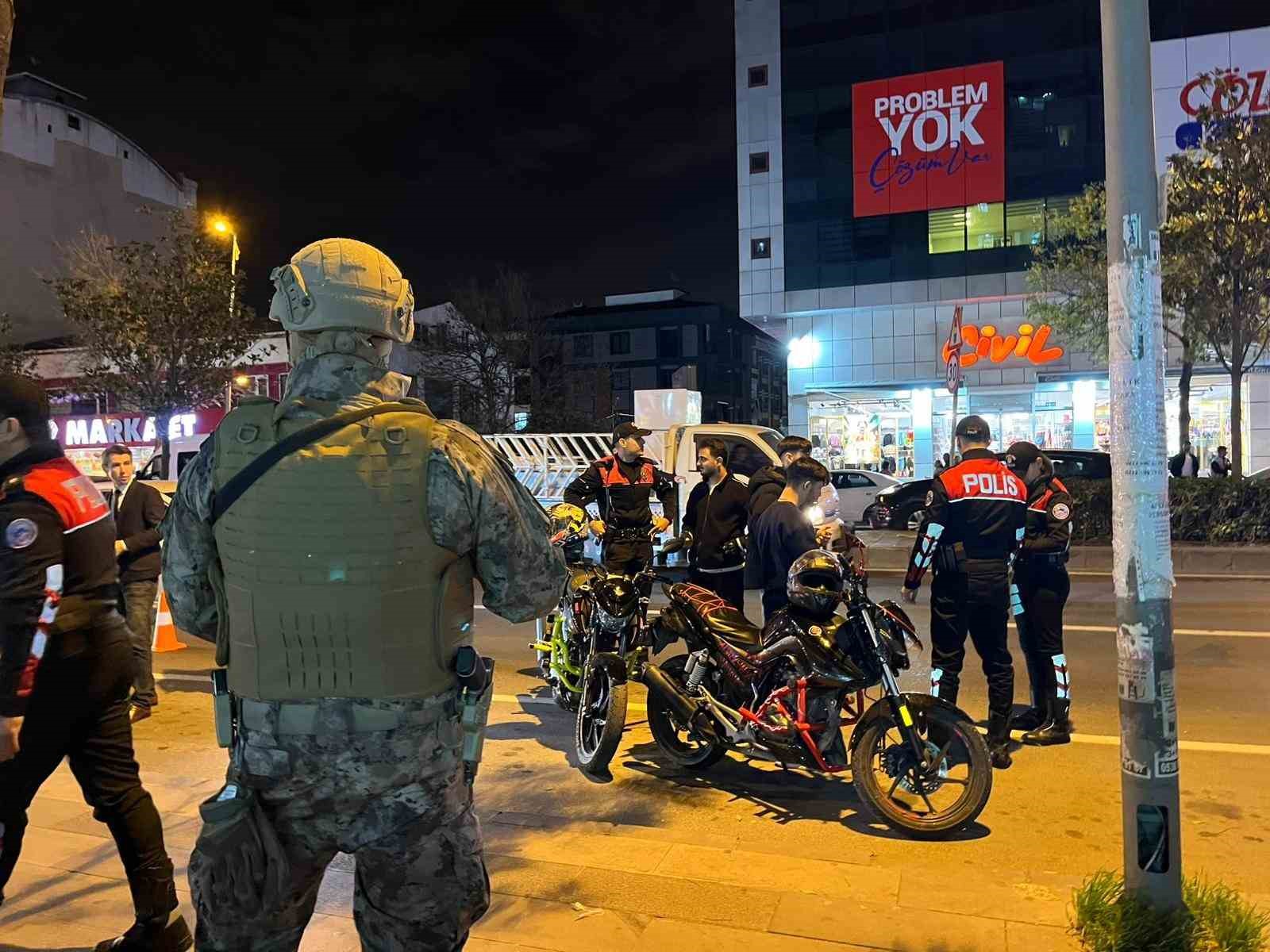 istanbul emniyet muduru yildiz esenyurtta denetimlere katildi 1 XUmHNvY3