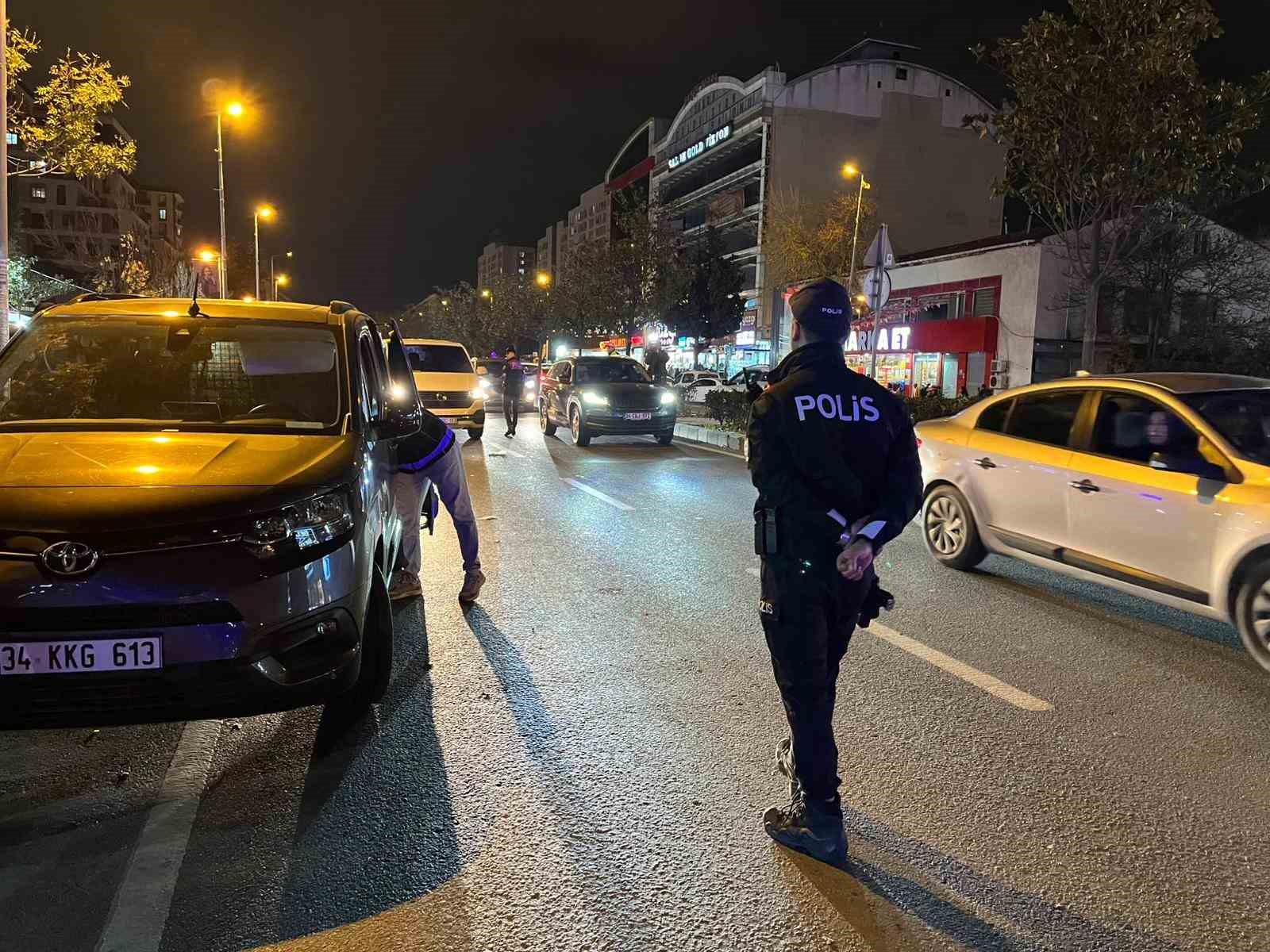 istanbul emniyet muduru yildiz esenyurtta denetimlere katildi 3 HQWYQMbp