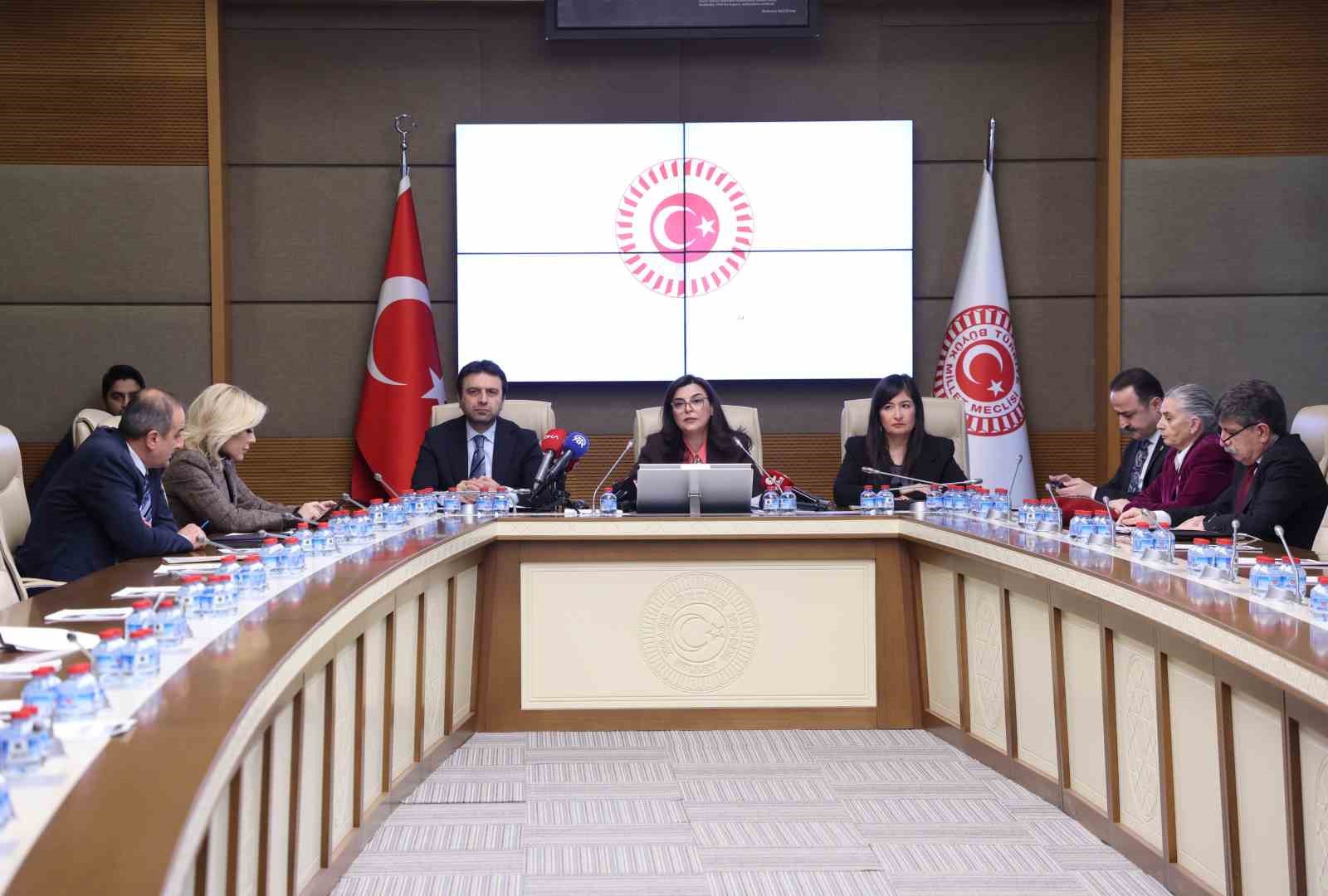 istanbul emniyeti suca suruklenen cocuklara iliskin arastirma komisyonunda sunum yapti 1 ZeUnZfBW