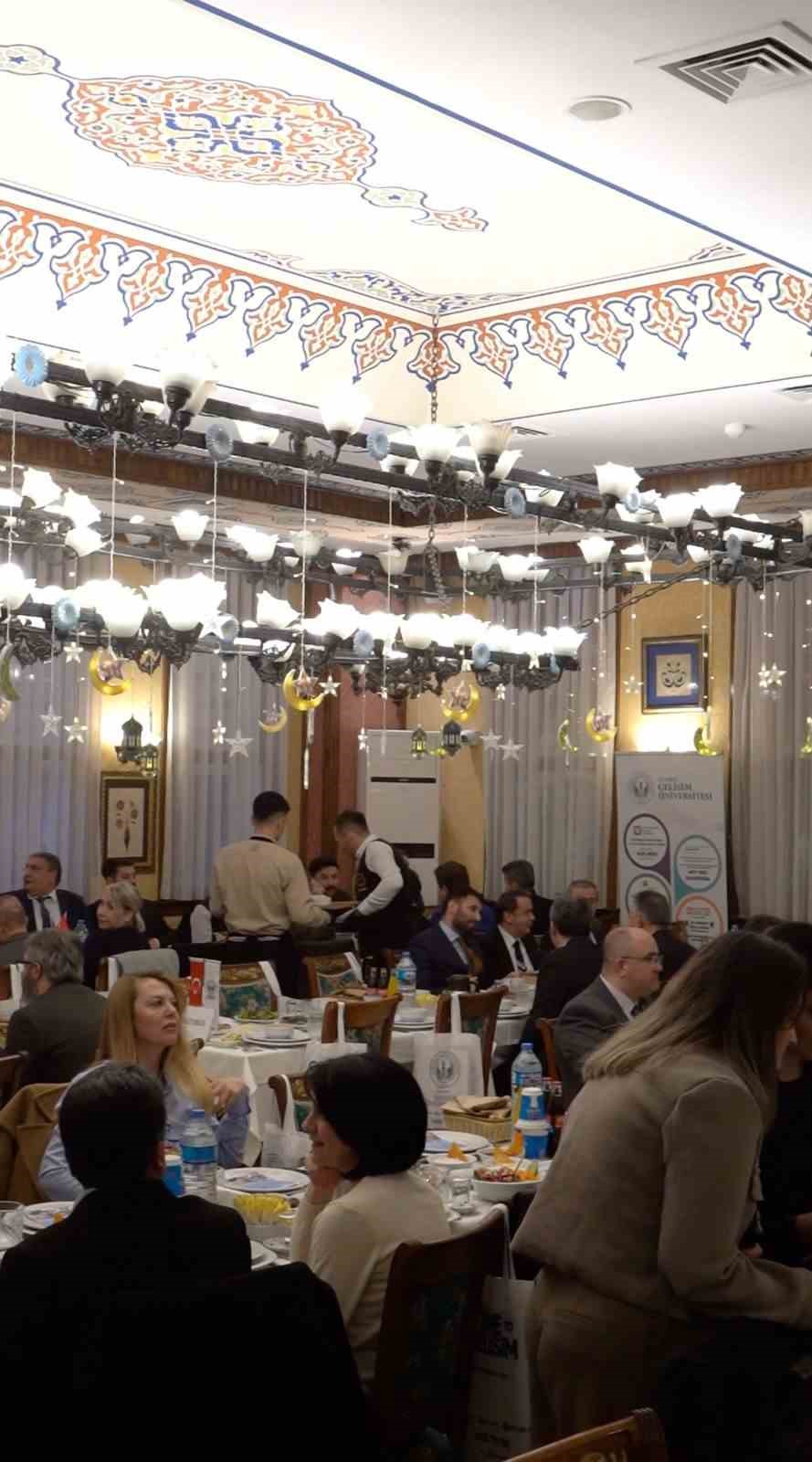istanbul gelisim universitesi egitim camiasini iftar sofrasinda bulusturdu 2 g2YX9G1h