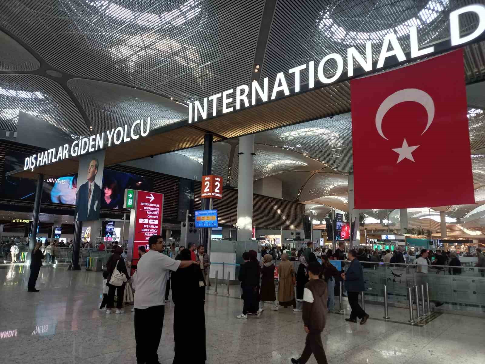 istanbul havalimaninda ataturke saygi toreni 10 KnanIn6J