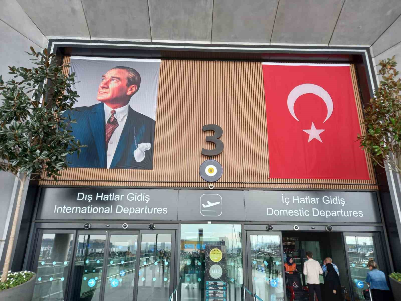 istanbul havalimaninda ataturke saygi toreni 11 d7wfFl15