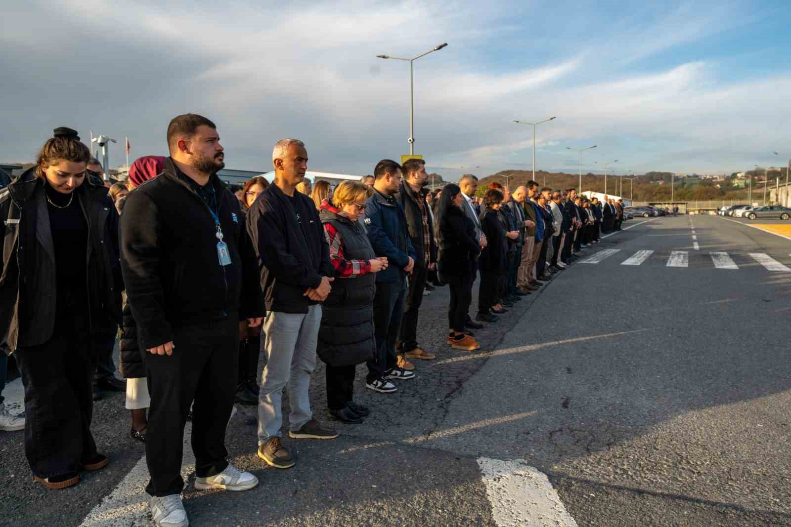 istanbul havalimaninda ataturke saygi toreni 4 OCilGMeu
