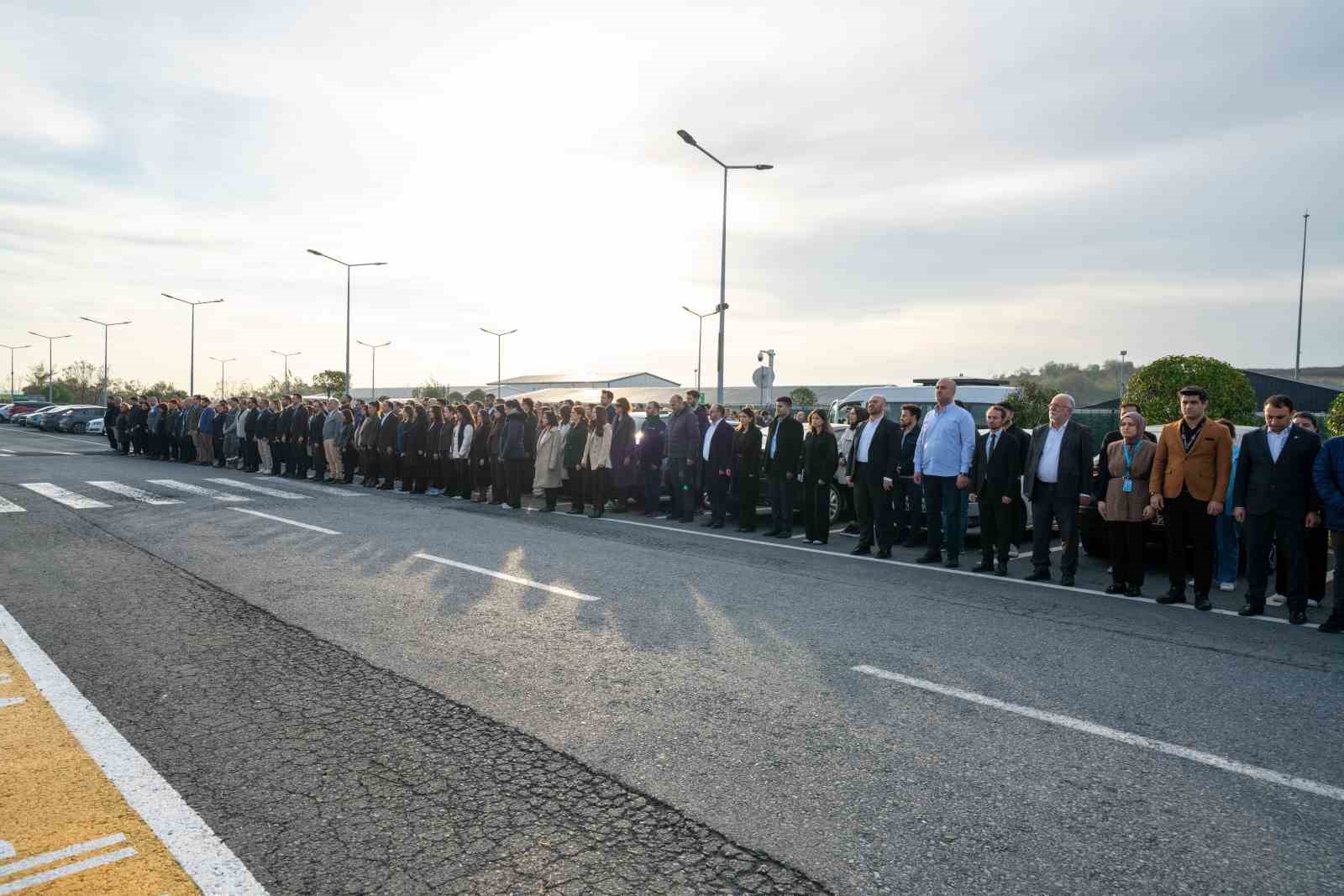 istanbul havalimaninda ataturke saygi toreni 7 Ti7iTEkg
