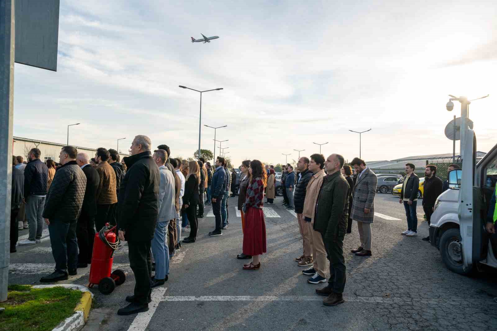 istanbul havalimaninda ataturke saygi toreni 8 XjOePpwX