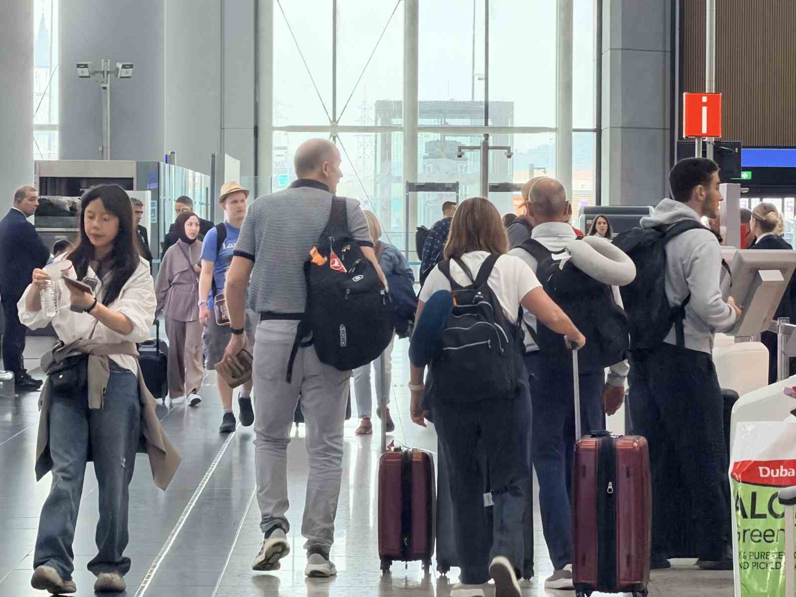istanbul havalimaninda bayram hareketliligi basladi 0