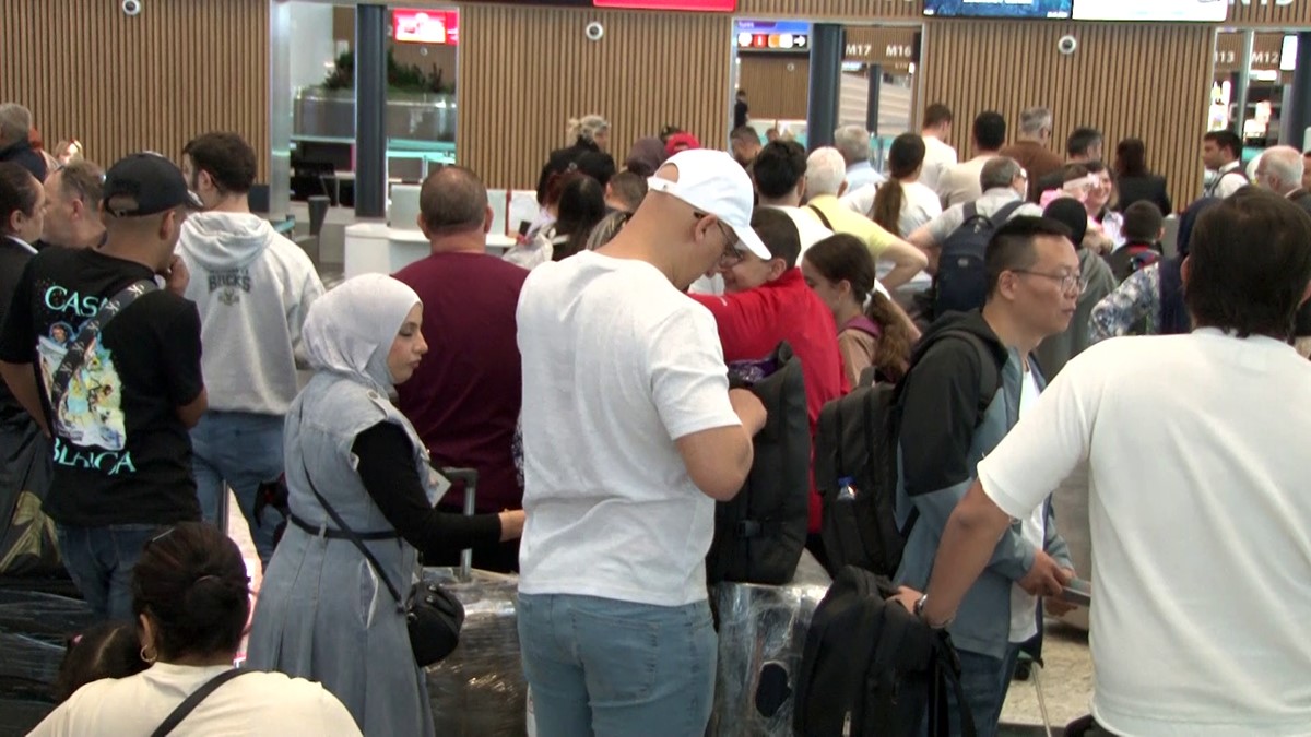 istanbul havalimaninda donus yogunlugu basladi 0 UWHMPqjM