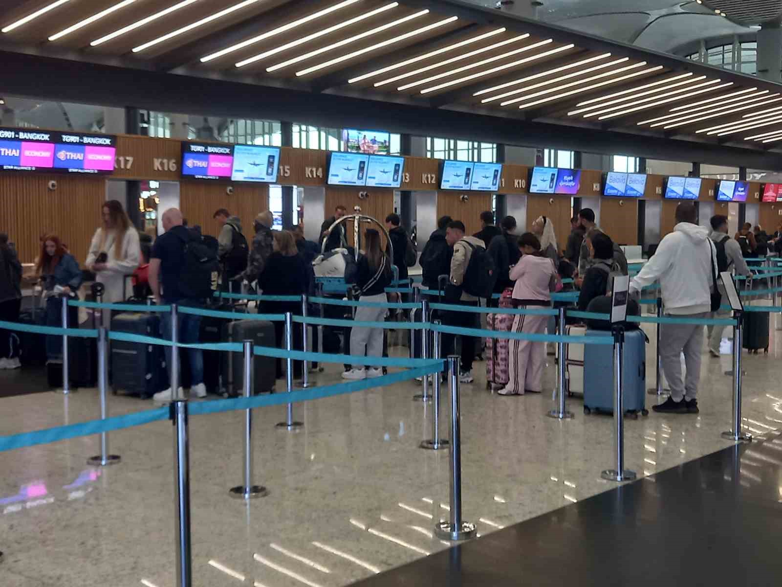 istanbul havalimaninda ramazan bayrami yogunlugu 0 EgOk9plr