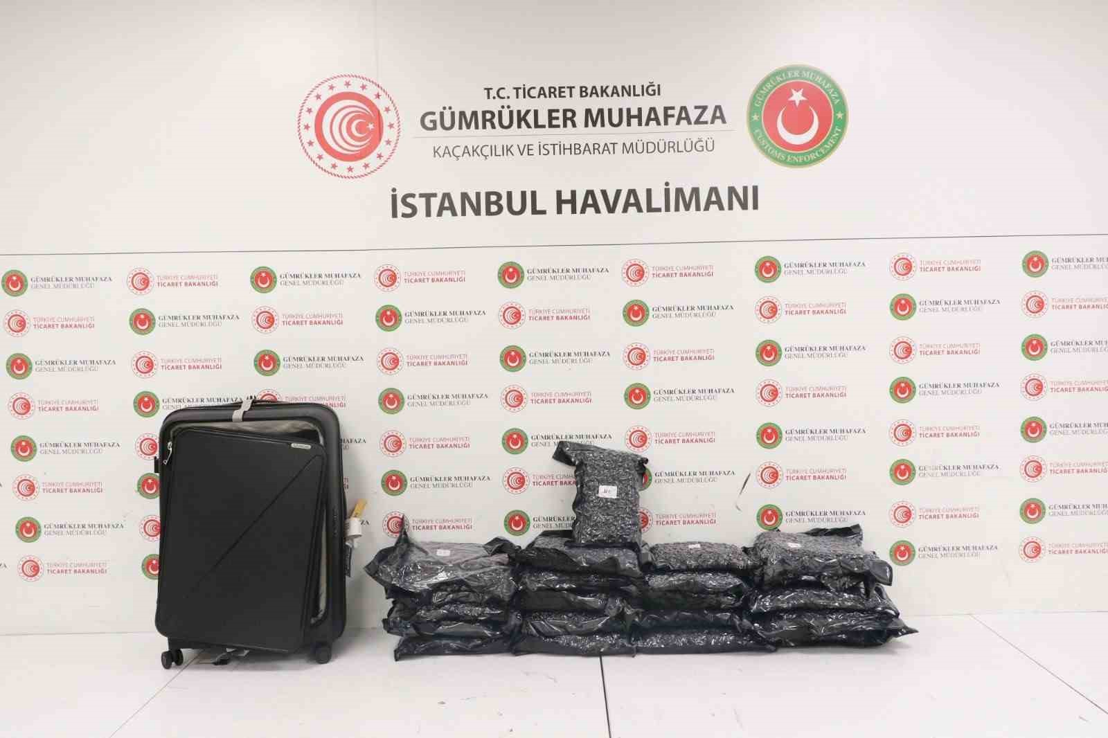 istanbul havalimaninda uyusturucu operasyonu 225 kilogram esrar ele gecirildi 0 768ucBtK