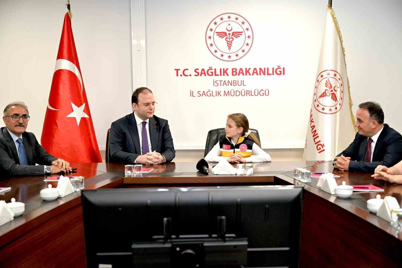 istanbul il saglik muduru doc dr abdullah emre guner cocuklari makaminda agirladi 1 lpbKdJ1U