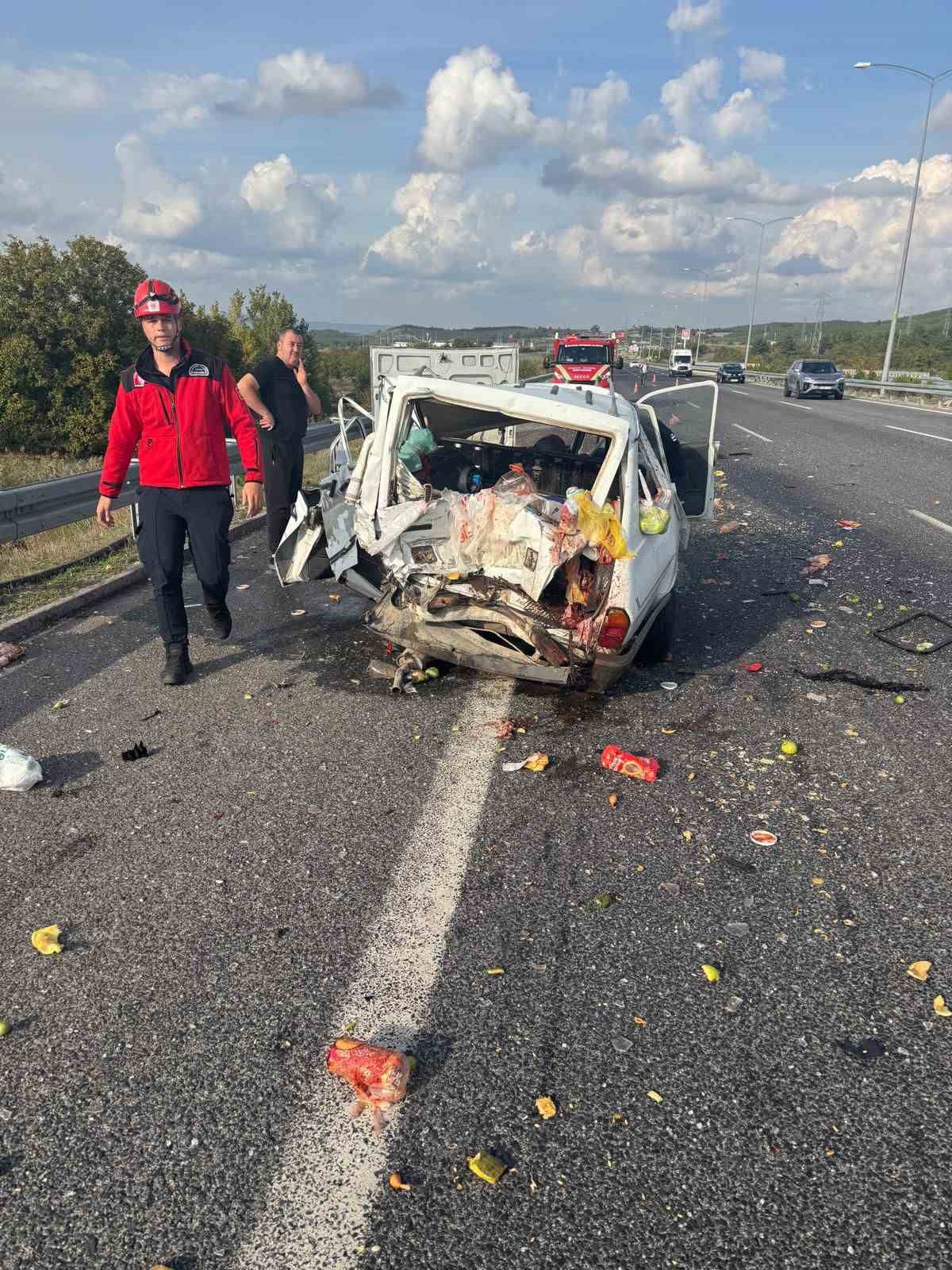 İstanbul-İzmir Otoyolu’nda kamyonet otomobille çarpıştı: 1 ölü, 1 yaralı 5 istanbul izmir otoyolunda kamyonet otomobille carpisti 1 olu 1 yarali 1