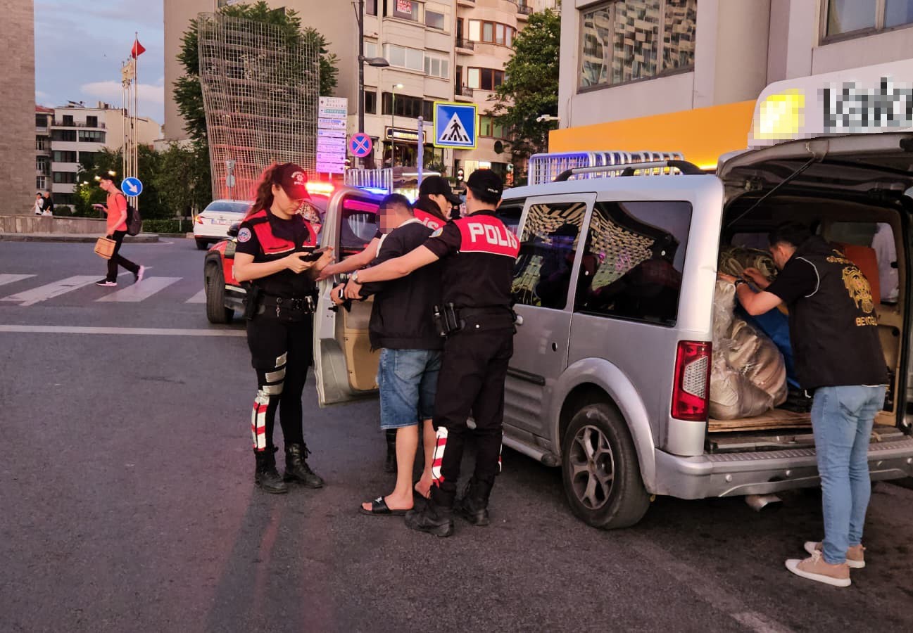 İstanbul kent genelinde helikopter destekli ‘Huzur İstanbul’ denetimi 7 istanbul kent genelinde helikopter destekli huzur istanbul denetimi 3 iAzHNbAW