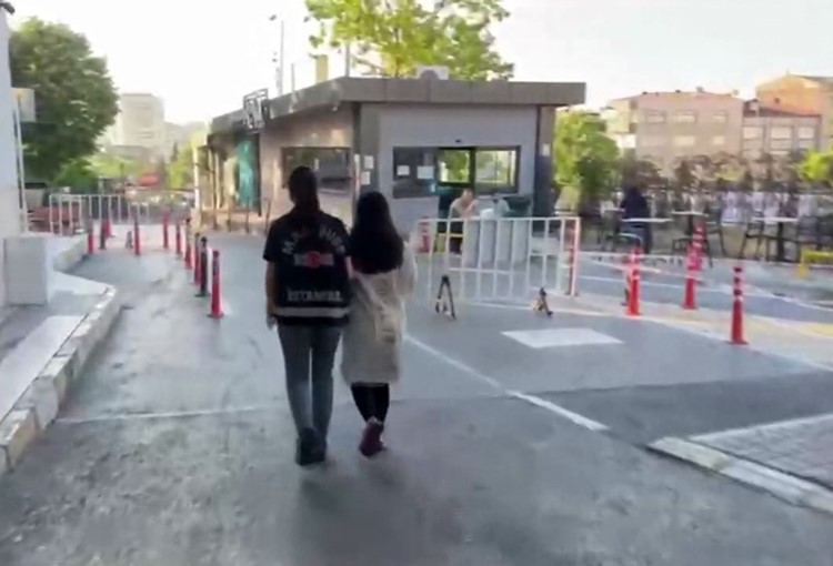 İstanbul merkezli 15 ilde, gerçeğe aykırı ekspertiz raporu düzenleyen çeteye operasyon: 27 gözaltı 4 istanbul merkezli 15 ilde gercege aykiri ekspertiz raporu duzenleyen ceteye operasyon 27 gozalti 0
