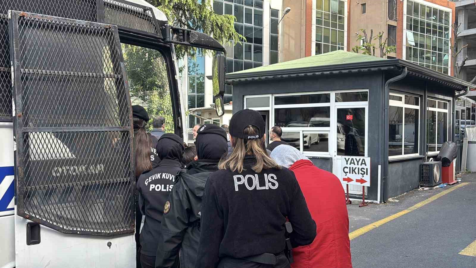 İstanbul merkezli 3 ilde düzenlenen "change oto’’ operasyonunda gözaltına alınan 16 şüpheli adliyeye sevk edildi 6 istanbul merkezli 3 ilde duzenlenen change oto operasyonunda gozaltina alinan 16 supheli adliyeye sevk PWshu9av