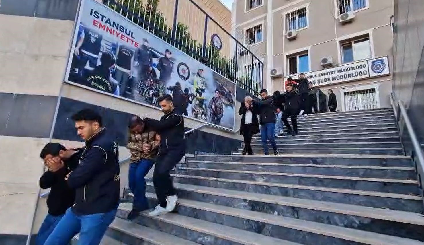 istanbul merkezli change arac operasyonu 24 gozalti 0