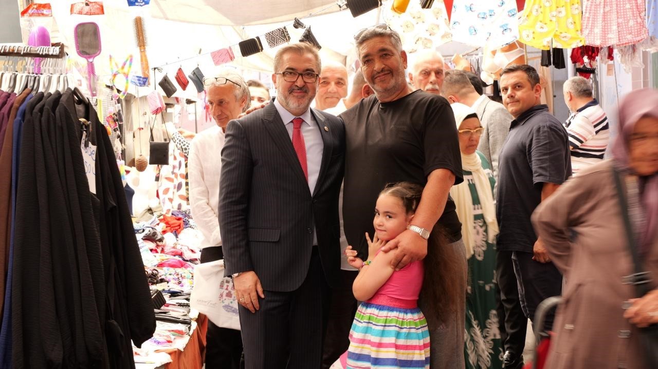 İstanbul milletvekilleri vatandaşın nabzını pazar yerlerinde tuttu 5 istanbul milletvekilleri vatandasin nabzini pazar yerlerinde tuttu 1 J8DHsNl4