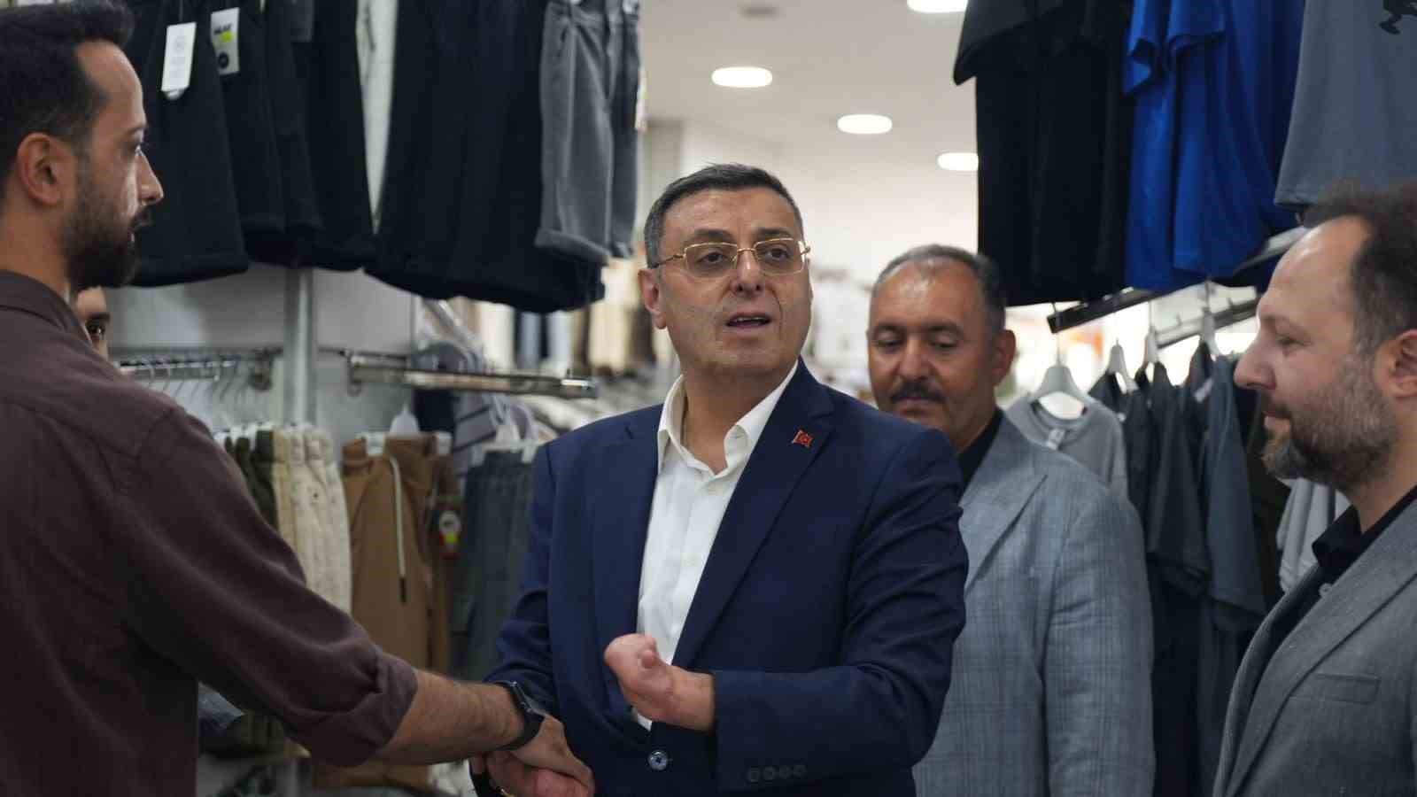 İstanbul milletvekilleri vatandaşın nabzını pazar yerlerinde tuttu 6 istanbul milletvekilleri vatandasin nabzini pazar yerlerinde tuttu 2 DSRbKW2U