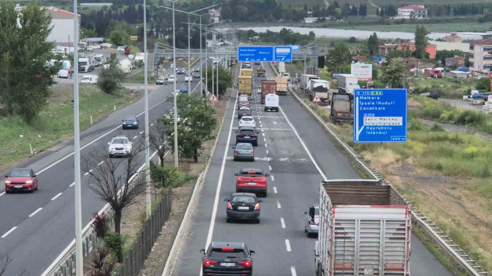 istanbul tekirdag yolunda bayram yogunlugu 0 JlFsUGm2
