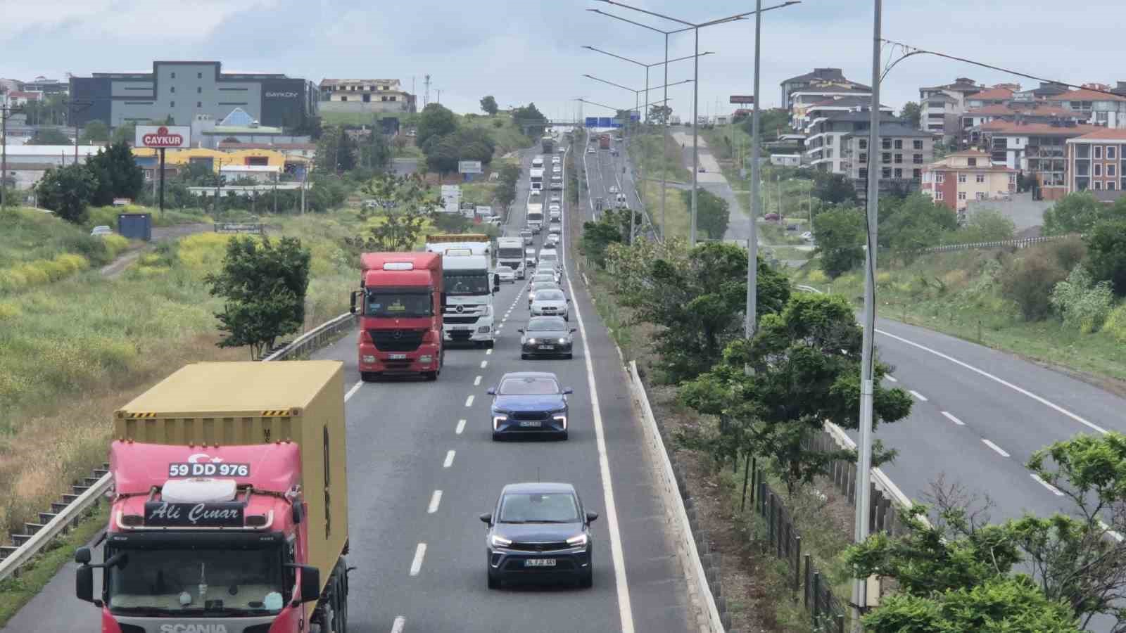 istanbul tekirdag yolunda bayram yogunlugu 2 L2J6PkhG