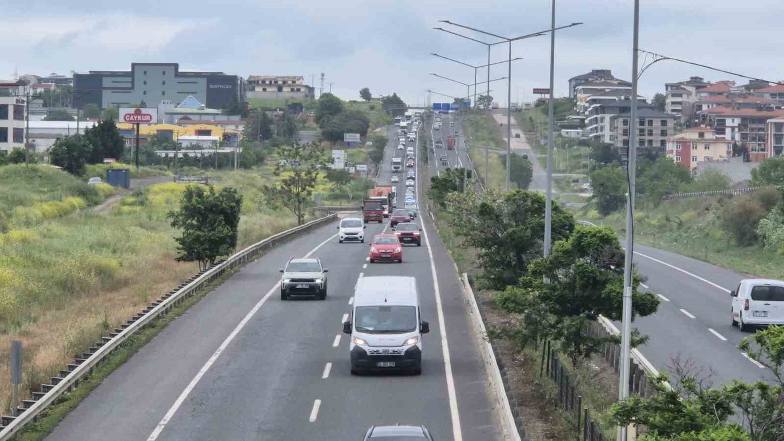 istanbul tekirdag yolunda bayram yogunlugu 3 e8m9g1ec