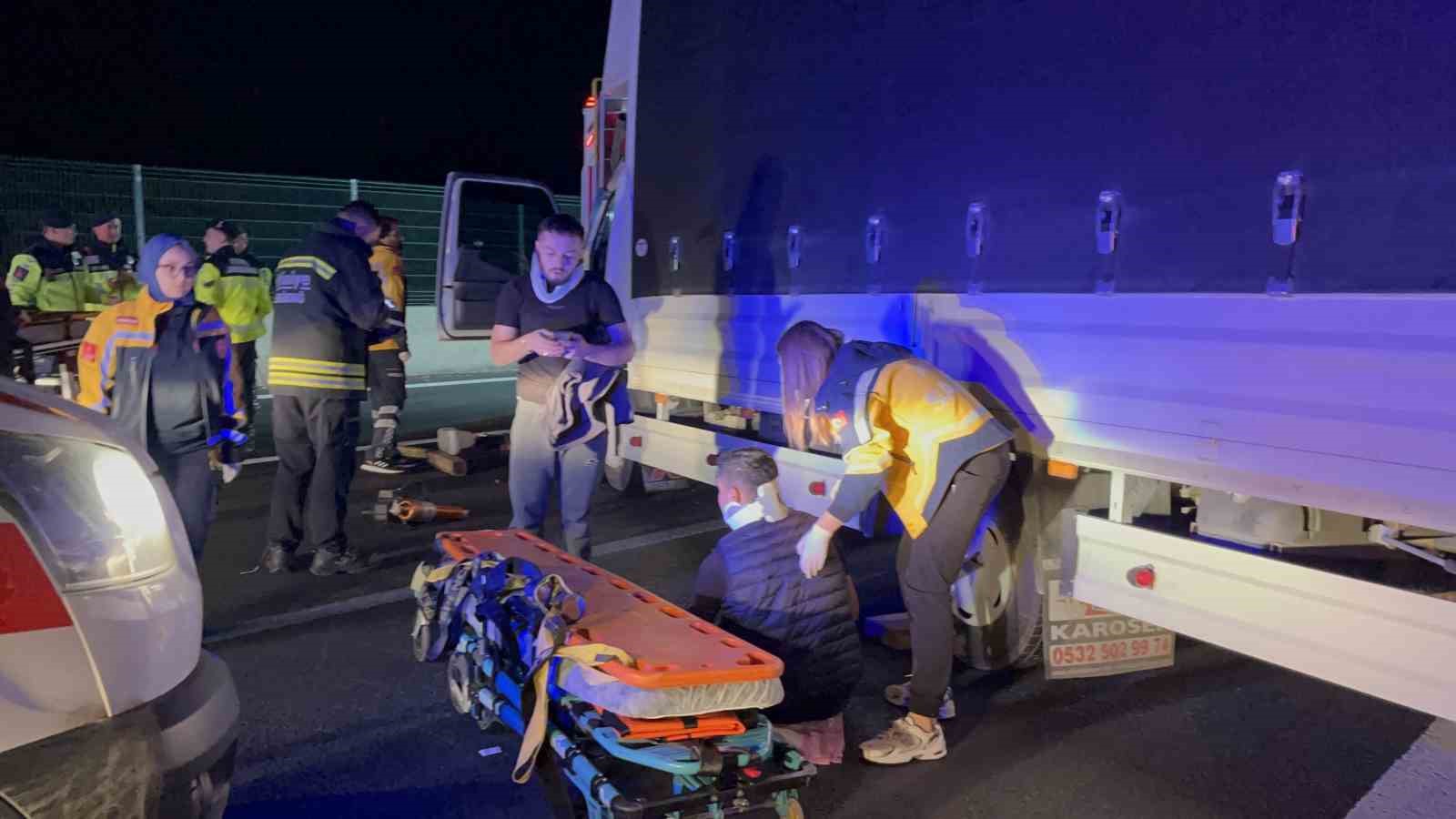 istanbul tem otoyolunda sikismali zincirleme kaza 4 yarali 2 kT45fvGG