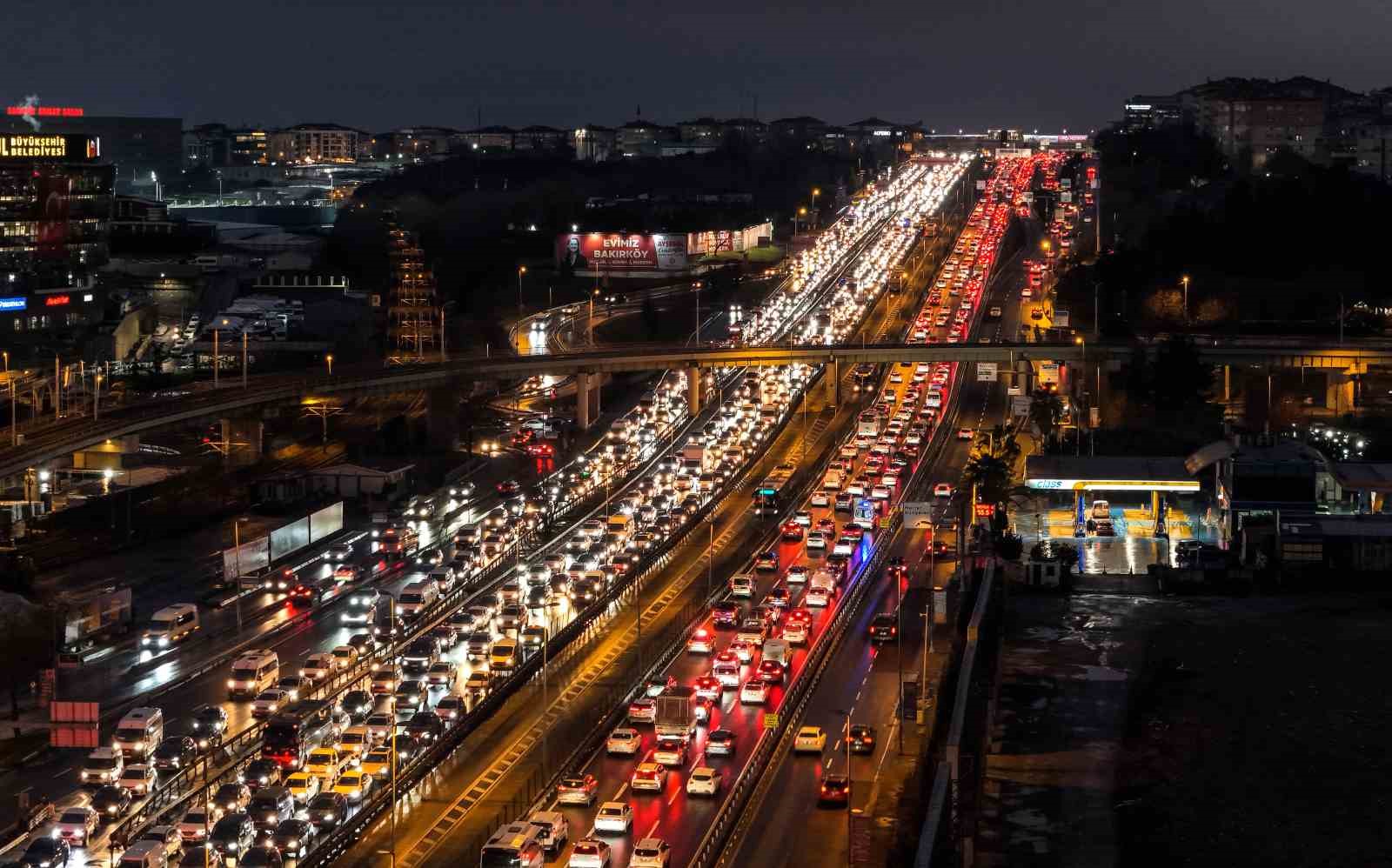 istanbul trafigi ara tatil dinlemedi 1 tLONMsMQ