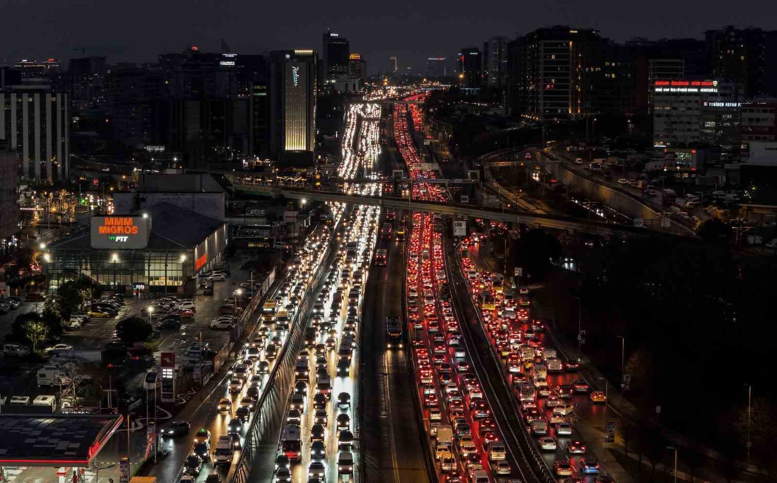 istanbul trafigi ara tatil dinlemedi 2 w26f7wAJ