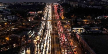 istanbul-trafigi-ara-tatil-dinlemedi-gH1kybbl.jpg