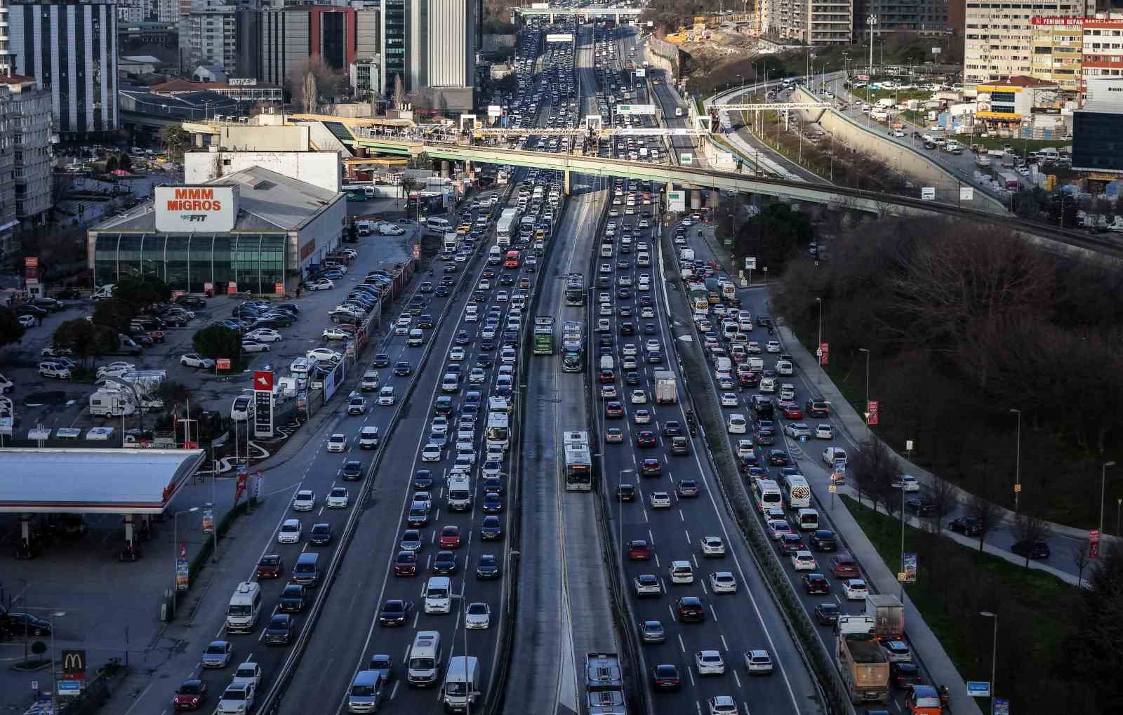 istanbul trafiginin ramazan mesaisi erkenden baslayan trafik iftar ile gelen sessizlik 1