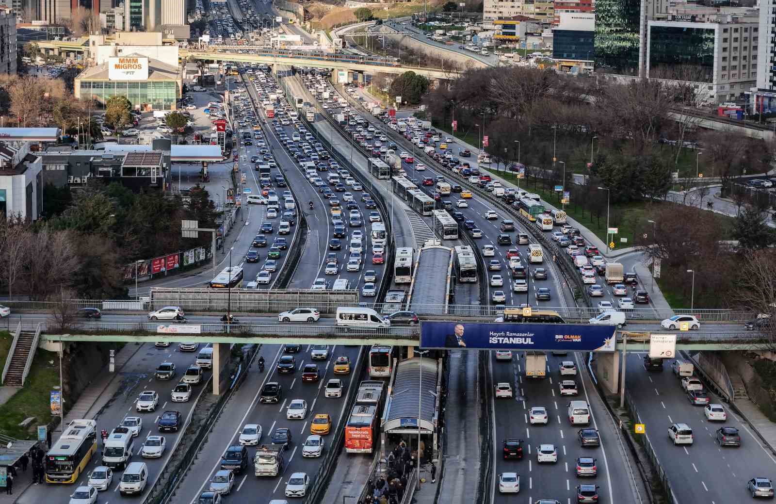 istanbul trafiginin ramazan mesaisi erkenden baslayan trafik iftar ile gelen sessizlik 2 CRs9BFAW
