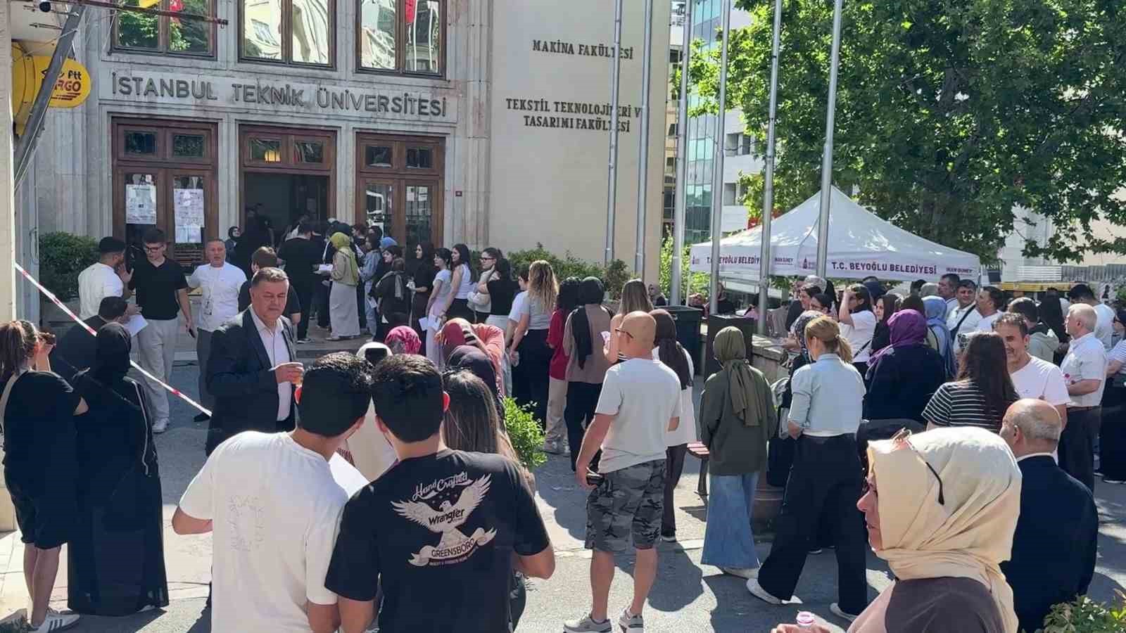 istanbul universitesinde yks heyecani 0 DSwUHhev