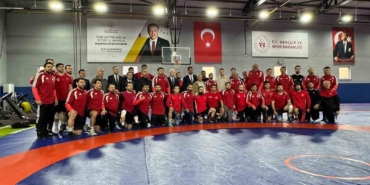 istanbul-vali-davut-gul-milli-gurescileri-ziyaret-etti-31eGSc6S.jpg