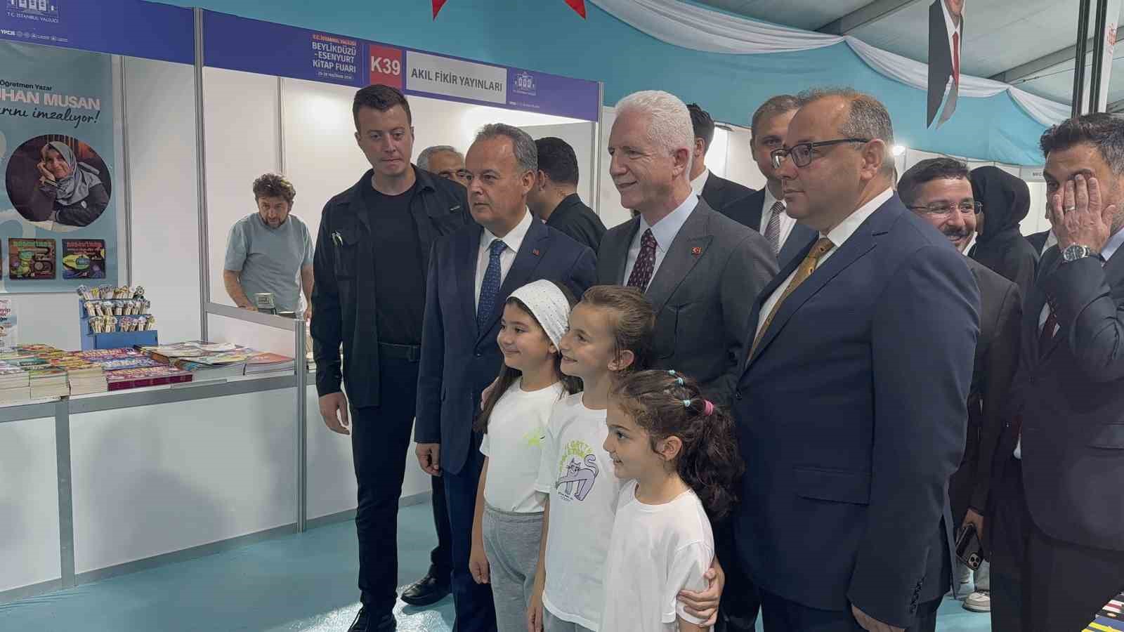 İstanbul Valiliği Kitap Fuarı Beylikdüzü’nde kapılarını açtı 5 istanbul valiligi kitap fuari beylikduzunde kapilarini acti 1
